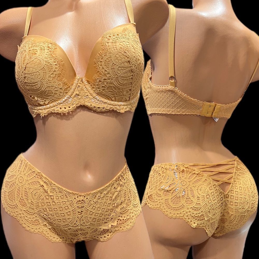 Victoria’s Secret set Dream Angels Lined Demi bra & Sexy lo Lace up Cheeky panty